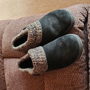 Women's Clarks slippers